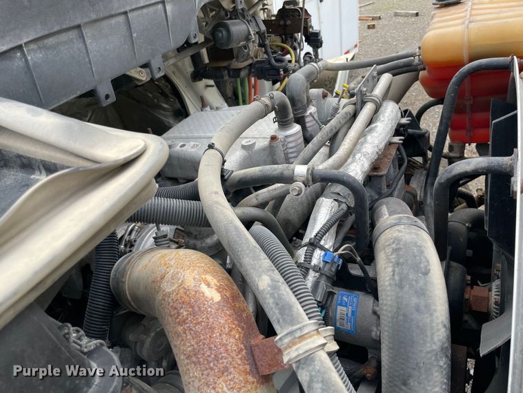 image for item MI9633 2015 International 4400  flatbed truck