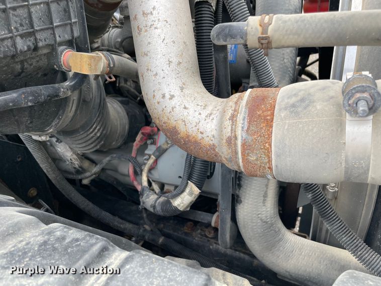 image for item MI9633 2015 International 4400  flatbed truck