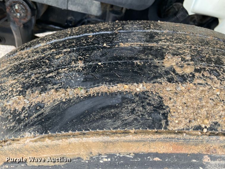 image for item MI9633 2015 International 4400  flatbed truck