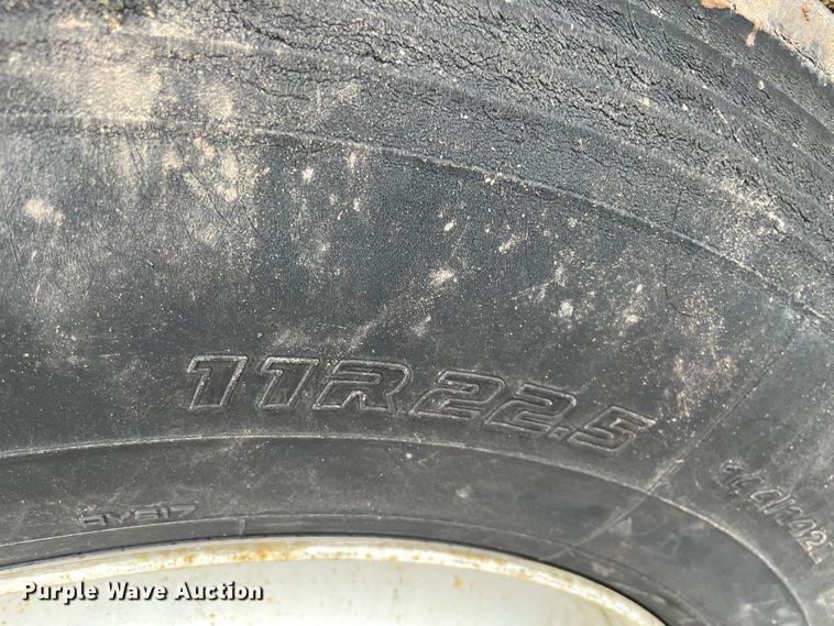 image for item MI9633 2015 International 4400  flatbed truck