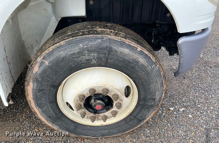 image for item MI9633 2015 International 4400  flatbed truck