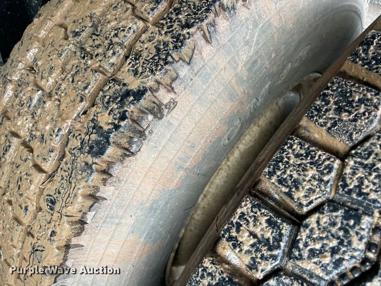 image for item MI9633 2015 International 4400  flatbed truck