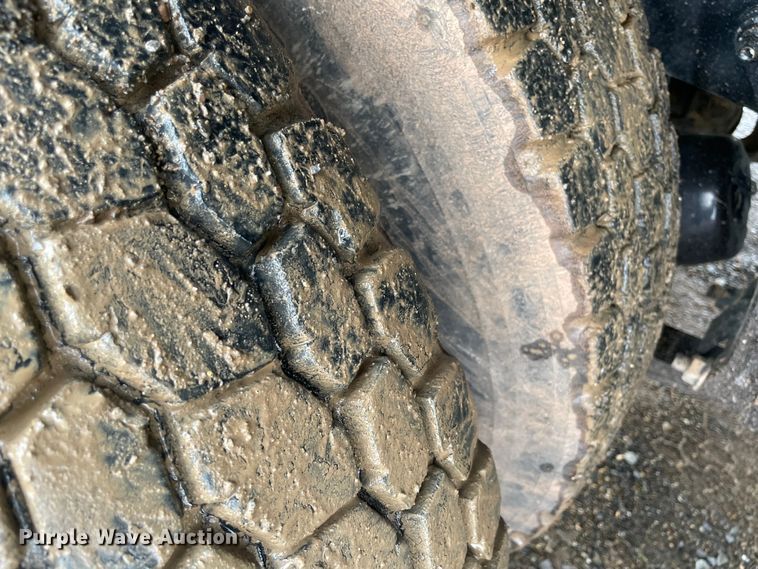 image for item MI9633 2015 International 4400  flatbed truck