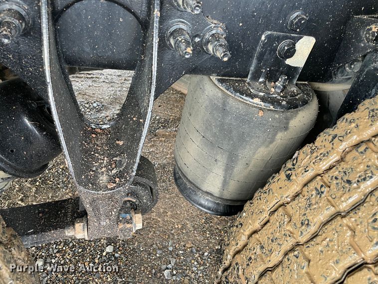 image for item MI9633 2015 International 4400  flatbed truck