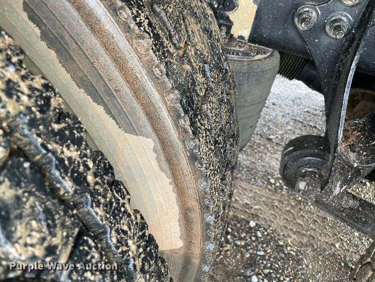 image for item MI9633 2015 International 4400  flatbed truck