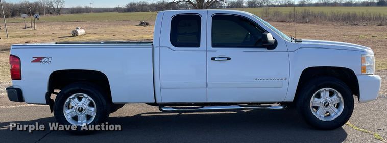 image for item MI9762 2008 Chevrolet Silverado 1500  Ext. Cab pickup truck
