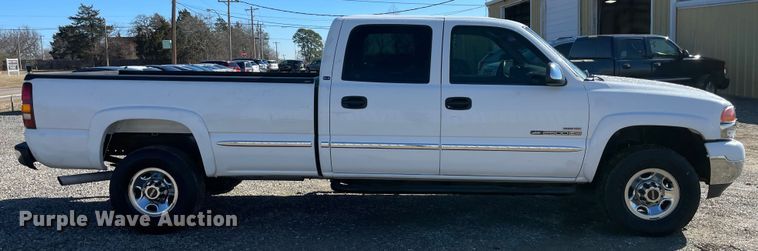 image for item MI9773 2002 GMC Sierra 2500HD  Crew Cab pickup truck