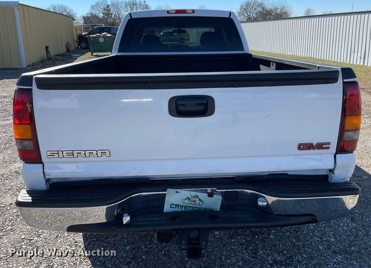 image for item MI9773 2002 GMC Sierra 2500HD  Crew Cab pickup truck