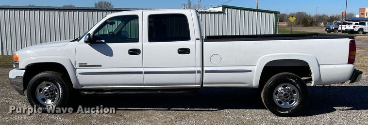 image for item MI9773 2002 GMC Sierra 2500HD  Crew Cab pickup truck