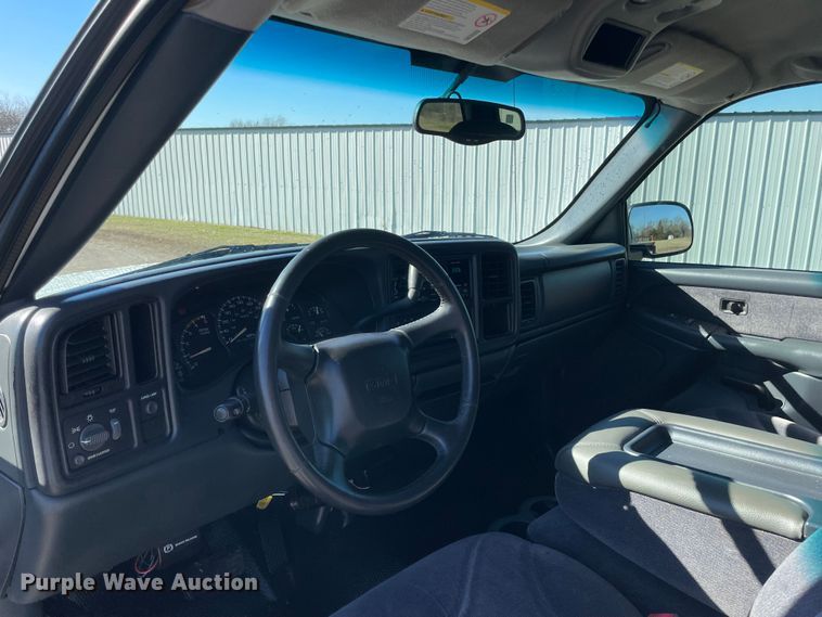 image for item MI9773 2002 GMC Sierra 2500HD  Crew Cab pickup truck