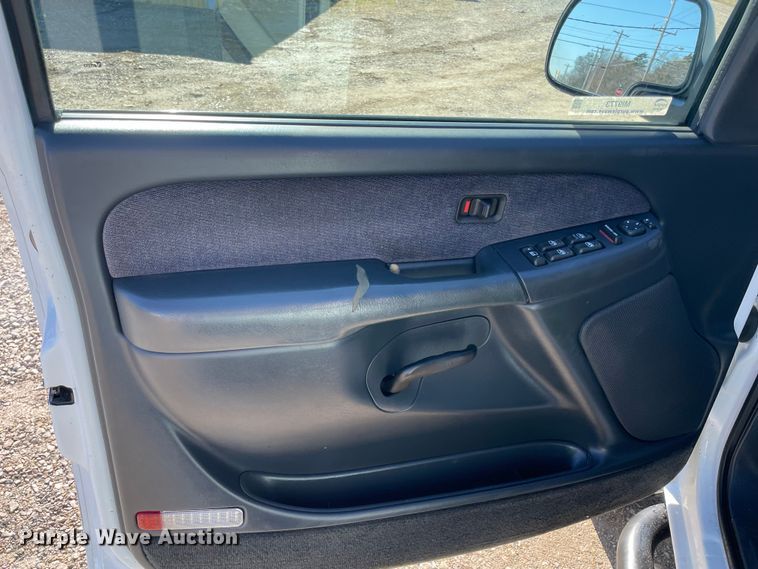 image for item MI9773 2002 GMC Sierra 2500HD  Crew Cab pickup truck