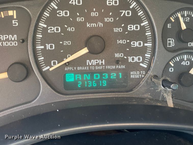 image for item MI9773 2002 GMC Sierra 2500HD  Crew Cab pickup truck