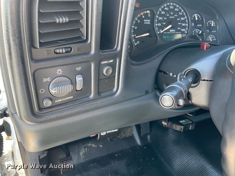 image for item MI9773 2002 GMC Sierra 2500HD  Crew Cab pickup truck