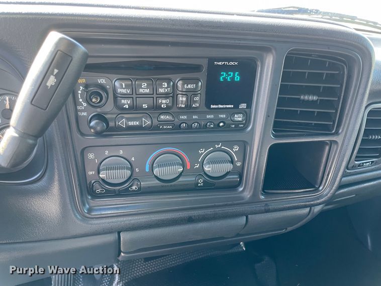 image for item MI9773 2002 GMC Sierra 2500HD  Crew Cab pickup truck