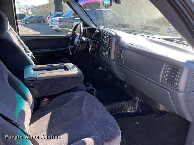 image for item MI9773 2002 GMC Sierra 2500HD  Crew Cab pickup truck