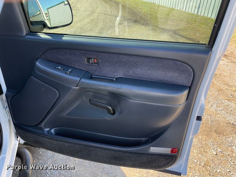 image for item MI9773 2002 GMC Sierra 2500HD  Crew Cab pickup truck