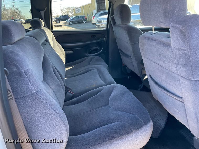 image for item MI9773 2002 GMC Sierra 2500HD  Crew Cab pickup truck