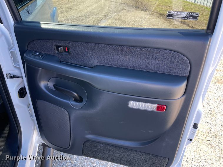 image for item MI9773 2002 GMC Sierra 2500HD  Crew Cab pickup truck