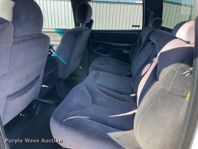 image for item MI9773 2002 GMC Sierra 2500HD  Crew Cab pickup truck