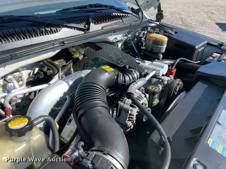 image for item MI9773 2002 GMC Sierra 2500HD  Crew Cab pickup truck