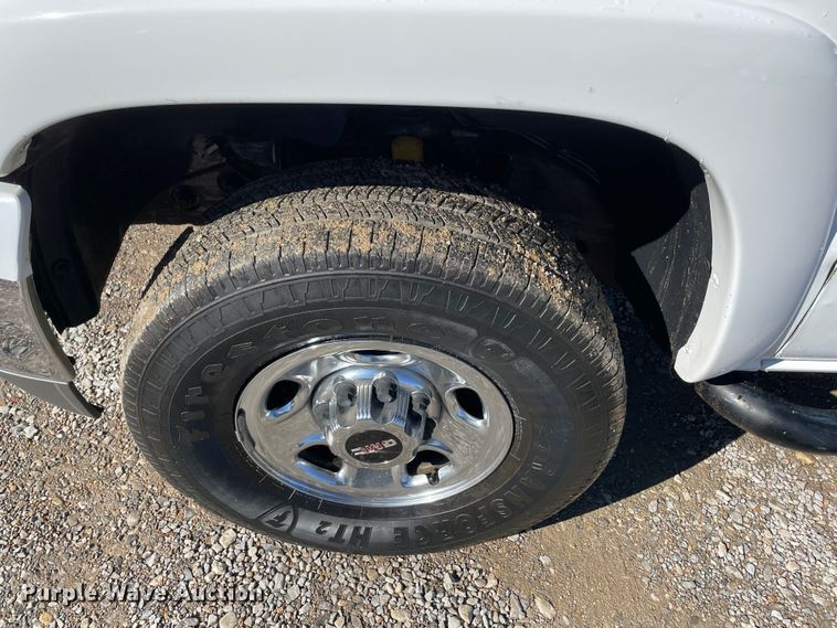 image for item MI9773 2002 GMC Sierra 2500HD  Crew Cab pickup truck