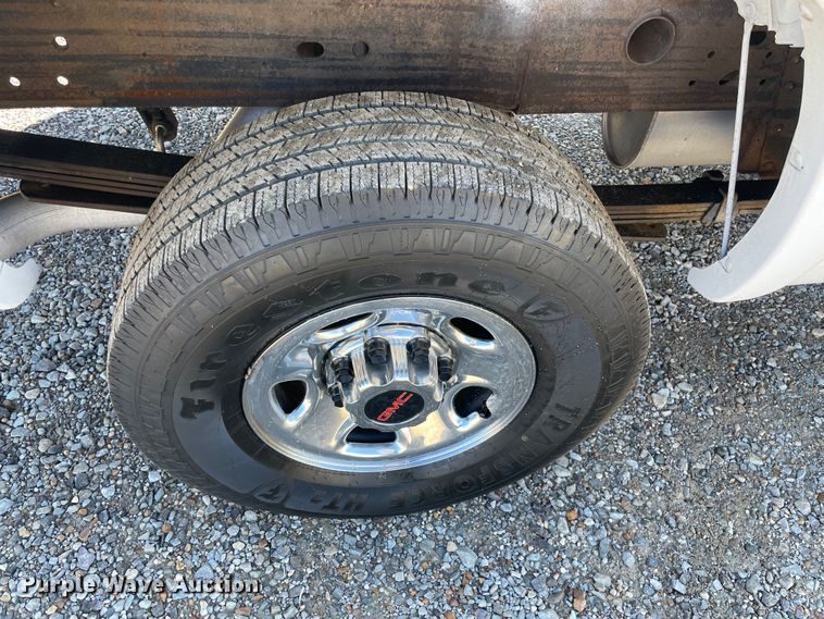 image for item MI9773 2002 GMC Sierra 2500HD  Crew Cab pickup truck