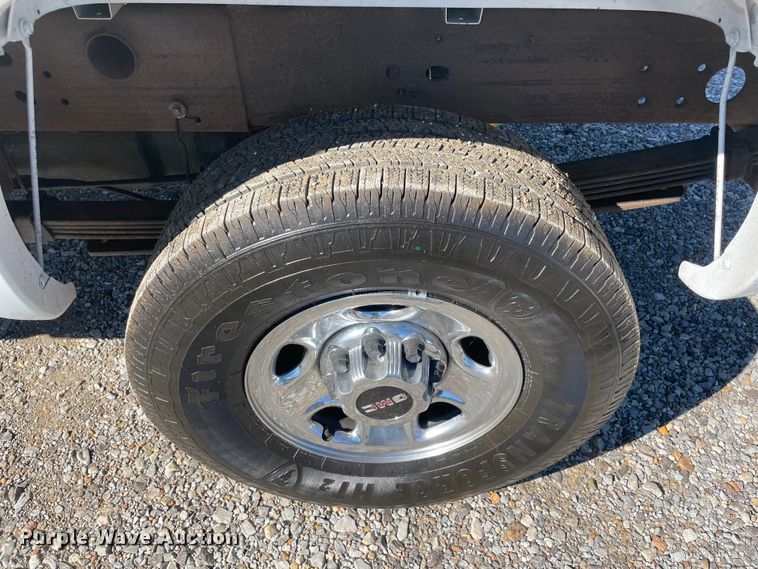 image for item MI9773 2002 GMC Sierra 2500HD  Crew Cab pickup truck