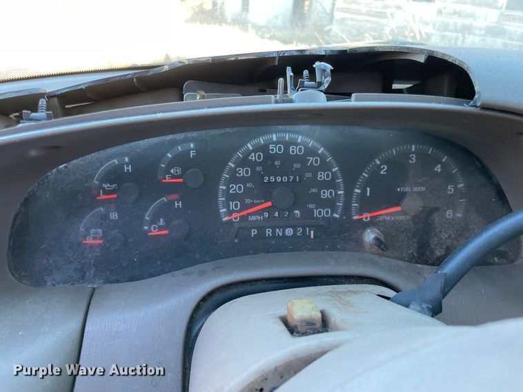 image for item MI9775 1998 Ford F150 Lariat  SuperCab pickup truck