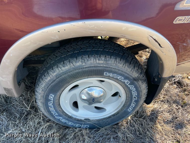 image for item MI9775 1998 Ford F150 Lariat  SuperCab pickup truck