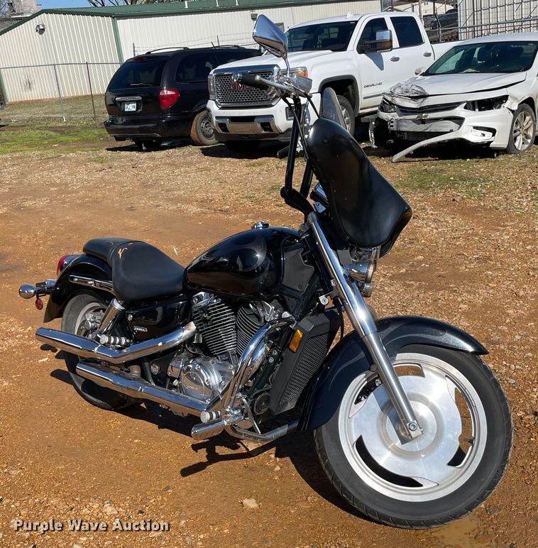 image for item MI9786 2004 Honda Shadow Sabre  motorcycle