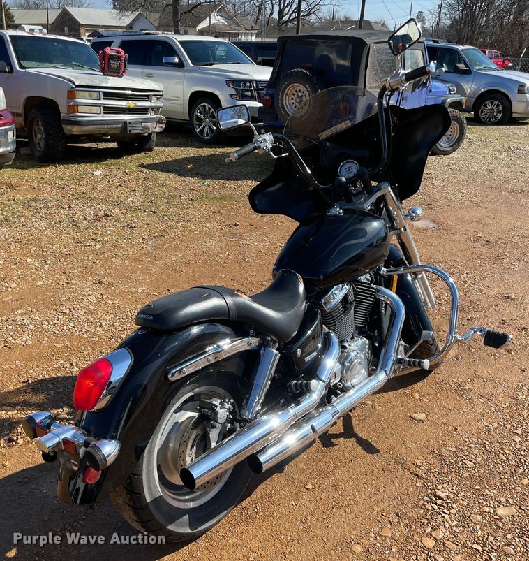 image for item MI9786 2004 Honda Shadow Sabre  motorcycle