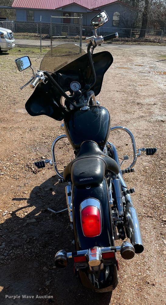 image for item MI9786 2004 Honda Shadow Sabre  motorcycle