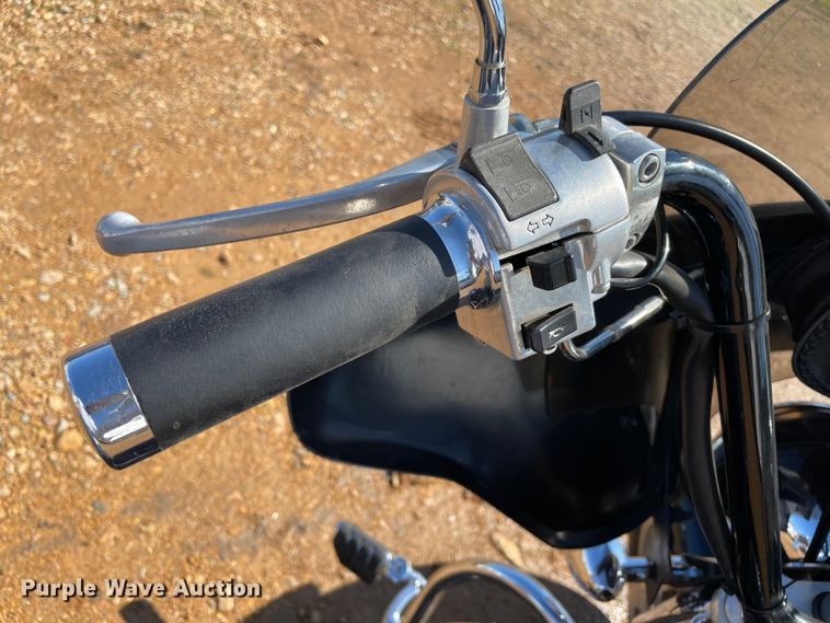 image for item MI9786 2004 Honda Shadow Sabre  motorcycle