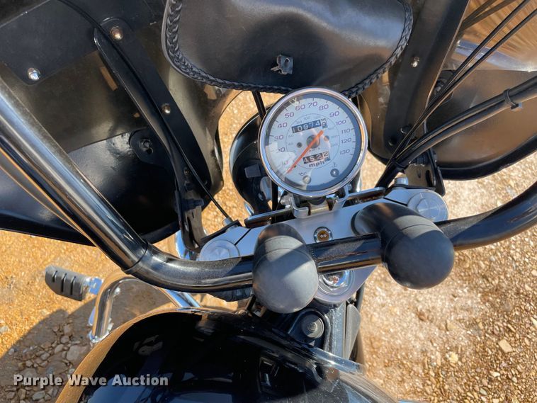 image for item MI9786 2004 Honda Shadow Sabre  motorcycle