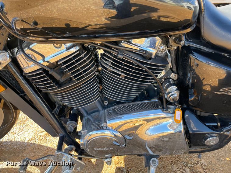 image for item MI9786 2004 Honda Shadow Sabre  motorcycle