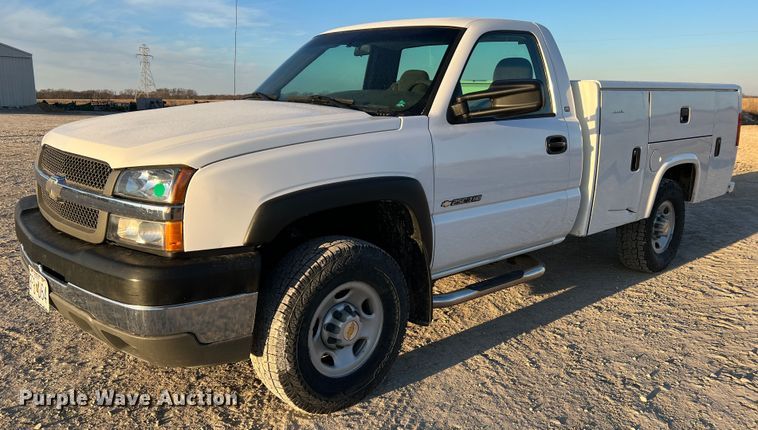 image for item MM9046 2003 Chevrolet Silverado 2500HD  utility bed pickup truck