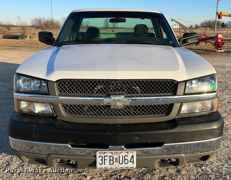 image for item MM9046 2003 Chevrolet Silverado 2500HD  utility bed pickup truck