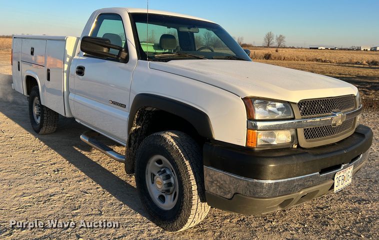 image for item MM9046 2003 Chevrolet Silverado 2500HD  utility bed pickup truck