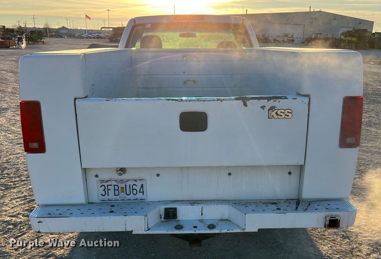 image for item MM9046 2003 Chevrolet Silverado 2500HD  utility bed pickup truck