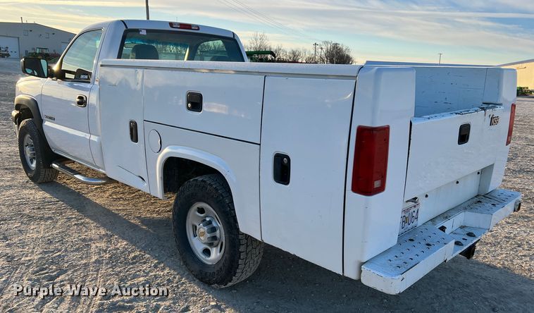 image for item MM9046 2003 Chevrolet Silverado 2500HD  utility bed pickup truck