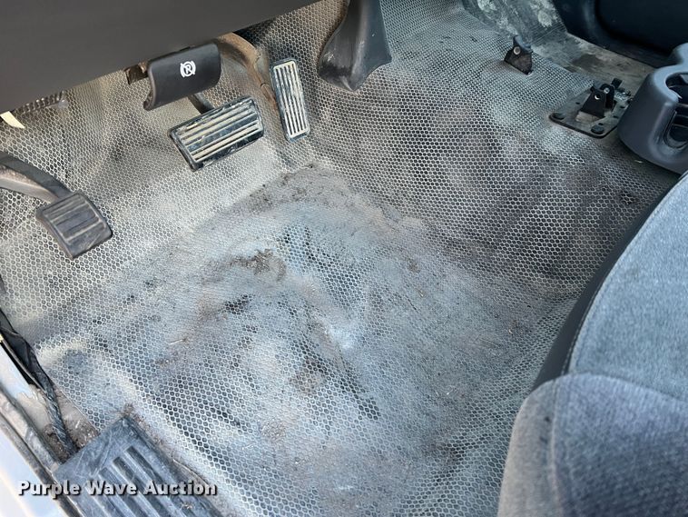 image for item MM9046 2003 Chevrolet Silverado 2500HD  utility bed pickup truck