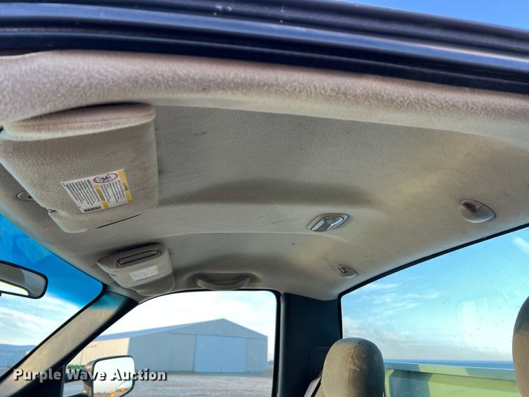 image for item MM9046 2003 Chevrolet Silverado 2500HD  utility bed pickup truck