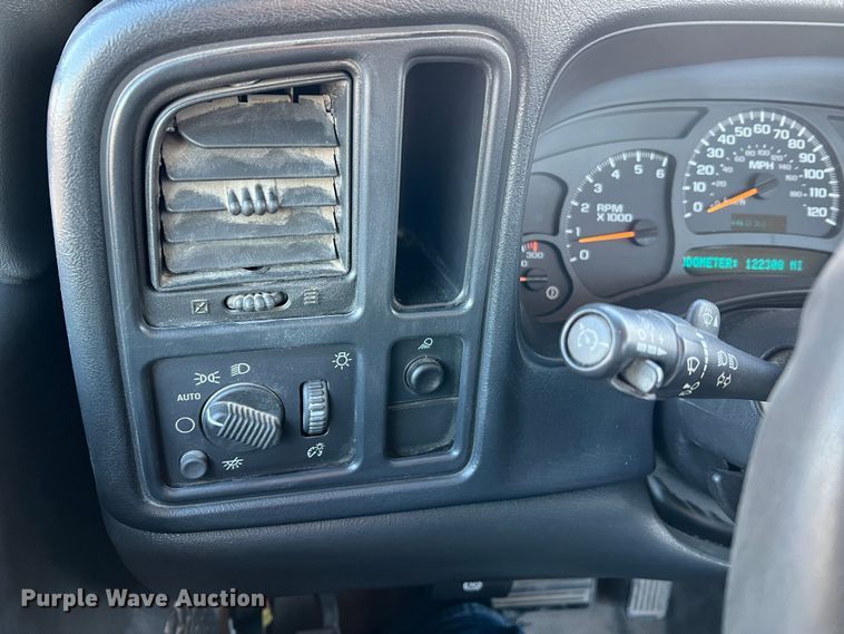 image for item MM9046 2003 Chevrolet Silverado 2500HD  utility bed pickup truck