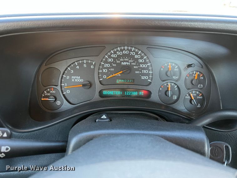 image for item MM9046 2003 Chevrolet Silverado 2500HD  utility bed pickup truck