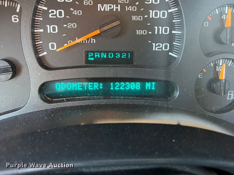 image for item MM9046 2003 Chevrolet Silverado 2500HD  utility bed pickup truck