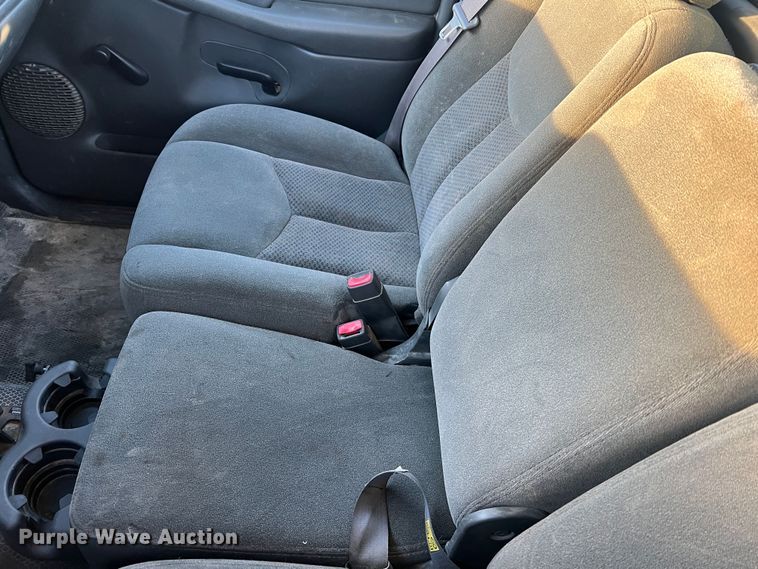 image for item MM9046 2003 Chevrolet Silverado 2500HD  utility bed pickup truck