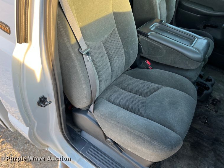 image for item MM9046 2003 Chevrolet Silverado 2500HD  utility bed pickup truck