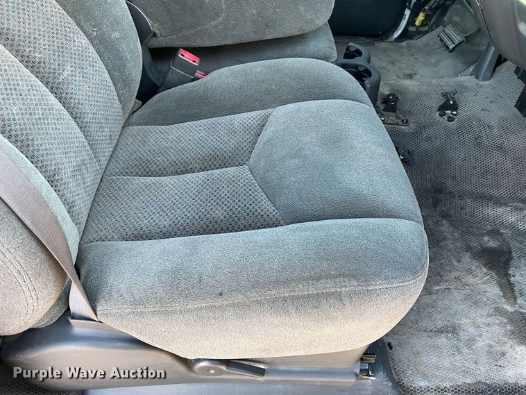 image for item MM9046 2003 Chevrolet Silverado 2500HD  utility bed pickup truck