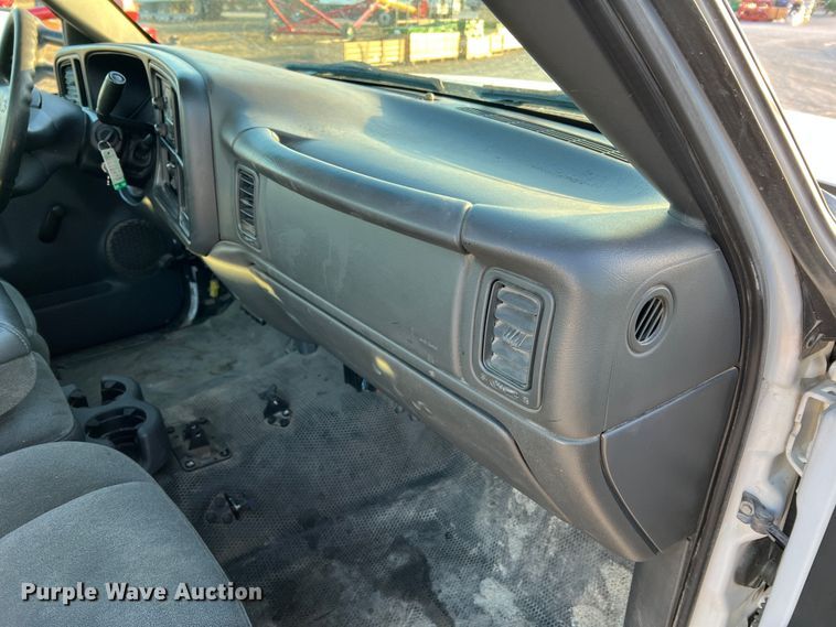 image for item MM9046 2003 Chevrolet Silverado 2500HD  utility bed pickup truck