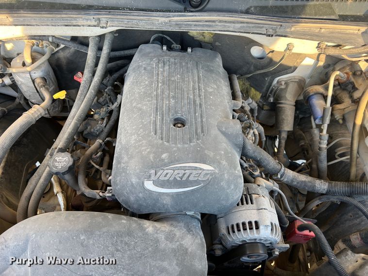 image for item MM9046 2003 Chevrolet Silverado 2500HD  utility bed pickup truck